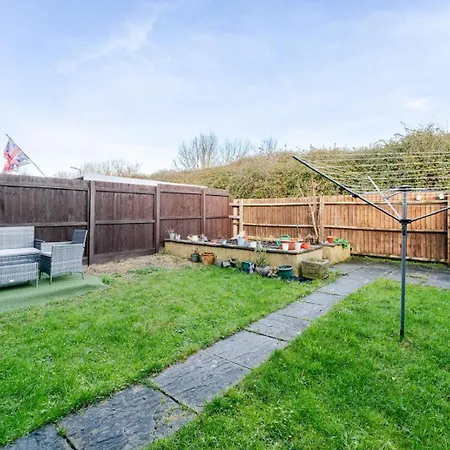 Modern Three Bedroom Home Near City Centre Free Parking Wifi 펜션