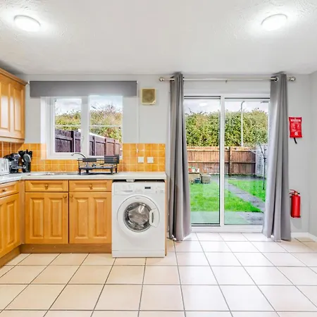 펜션 Modern Three Bedroom Home Near City Centre Free Parking Wifi *