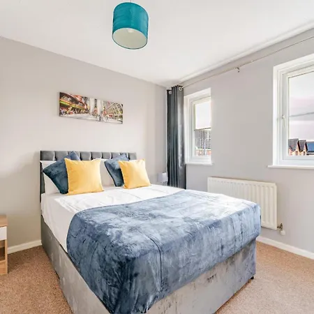 Modern Three Bedroom Home Near City Centre Free Parking Wifi 펜션