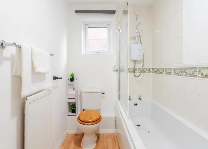 Casa de Férias Modern Three Bedroom House Free Parking Wifi *