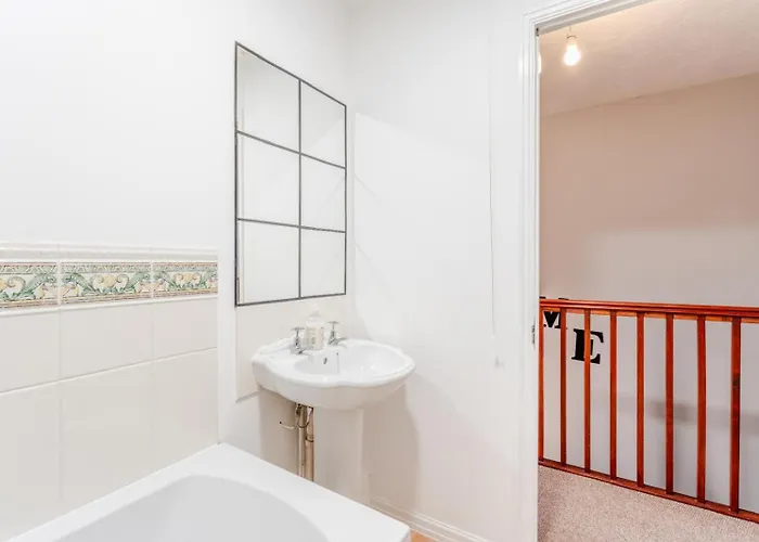 度假居 Modern Three Bedroom House Free Parking Wifi *