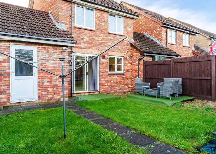 Modern Three Bedroom House Free Parking Wifi